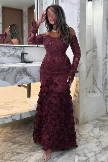 فستان عودي فاخر مزين بتطريز لامع وأكمام طويلة مطرزة