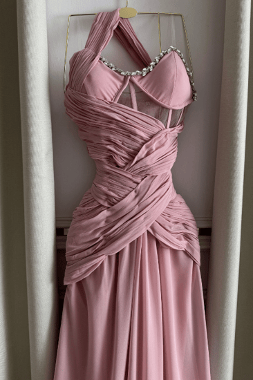 فستان سهرة ناعم بلون وردي مخملي بدون أكمام