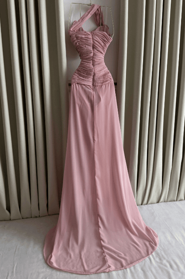 فستان سهرة ناعم بلون وردي مخملي بدون أكمام