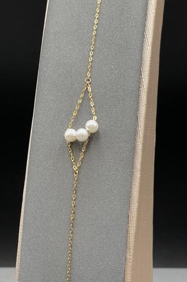 اسوارة ذهب عيار 18 مزينة  بلؤلؤ  انيق يعطى لمسة راقية بوزن 1,2 جرام