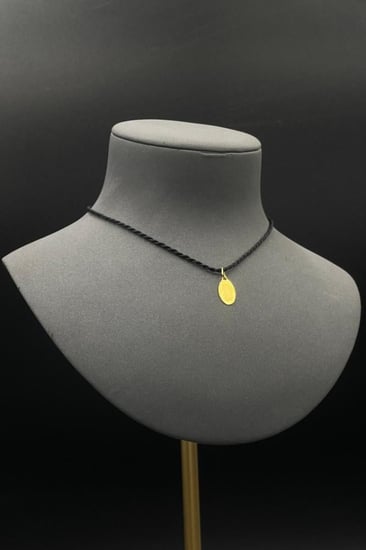 سبيكة ذهب عيار 24 صافي بوزن 1 جرام مع عروه - شكل قلادة ذهبية انيقة