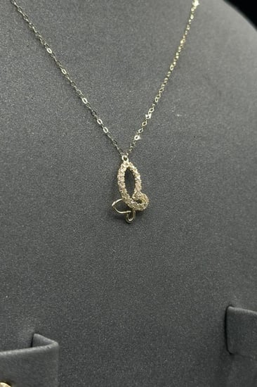 طقم اطفال شكل فراشة ذهب تصميم الماس