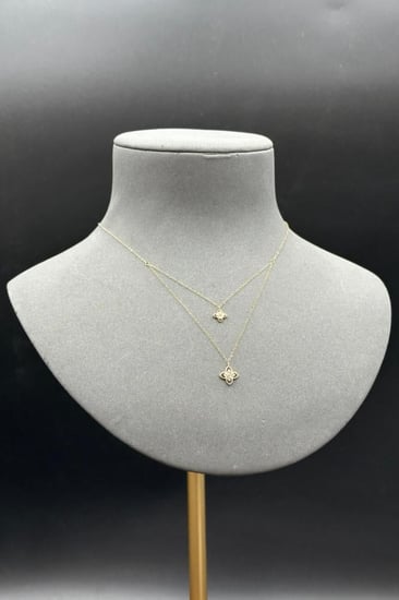 عقد دورين زهرة ذهب تصميم الماس عيار 18 وزن 0.8 جرام