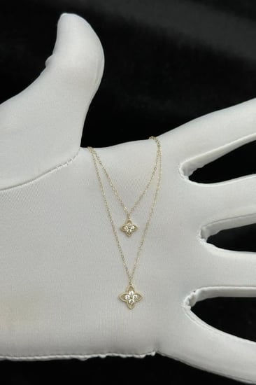 عقد دورين زهرة ذهب تصميم الماس عيار 18 وزن 0.8 جرام