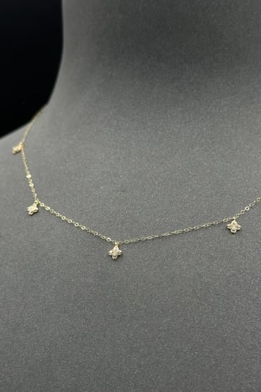 شوكر وردات ذهب تصميم الماس عيار 18 وزن 0.6 جرام