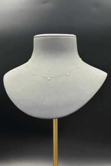 شوكر وردات ذهب تصميم الماس عيار 18 وزن 0.6 جرام