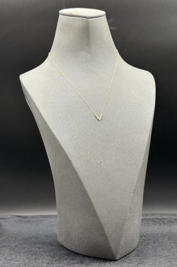 عقد ذهب تصميم الماس عيار 18 وزن 0.3 جرام