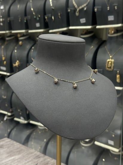 ارقي تشوكر ذهب عيار 18 بتصميم حلقات ايطالي وزن من 4.9 الى 5.1 جرام