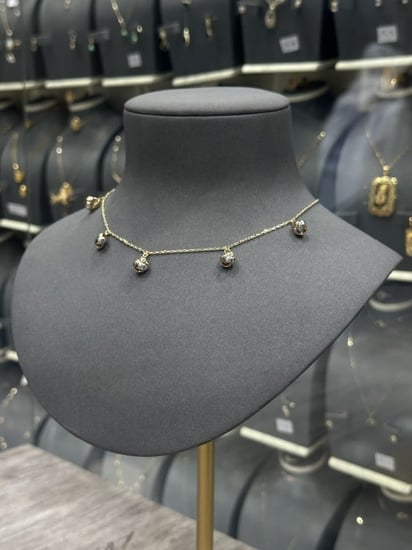 افضل تشوكر ذهب عيار 18 بتصميم حلقات ايطالي وزن من 4.9 الى 5.1 جرام