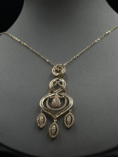 احصلى على افضل عقد الماس فاخر بتصميم فخم لأطلالة ساحرة