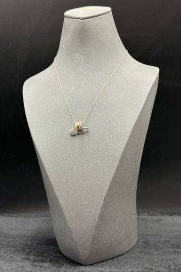 عقد مشبك ذهب تصميم الماس عيار 18 وزن من 3 الى 3.1 جرام