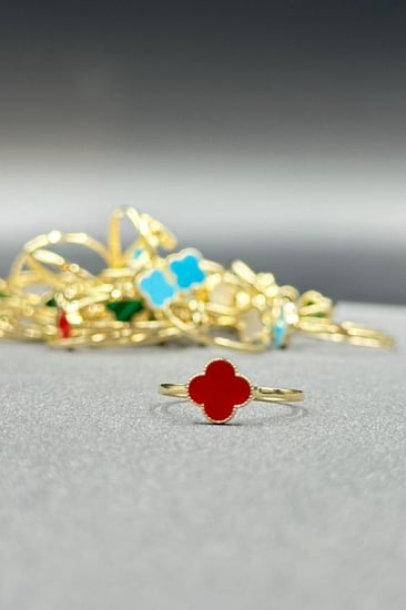 خاتم ورده ذهب مع صدف احمر ملون متميز