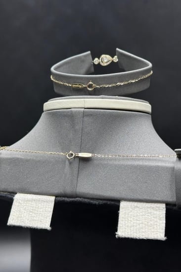Lightweight 18K gold set, delicate style, 9.5 grams