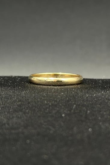 دبلة ذهب صافي عيار 18 وزن من 0.4 الى 0.6 جرام