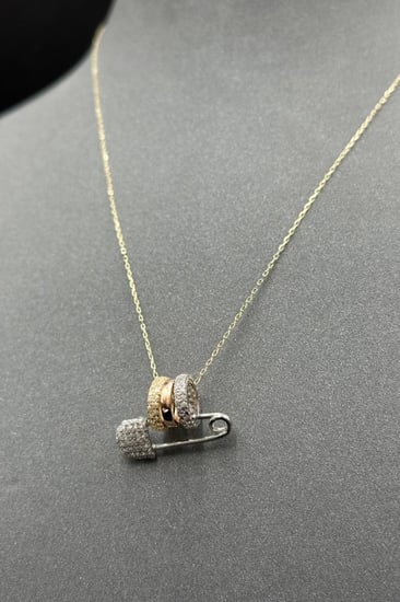 عقد مشبك ذهب تصميم الماس عيار 18 وزن من 3 الى 3.1 جرام