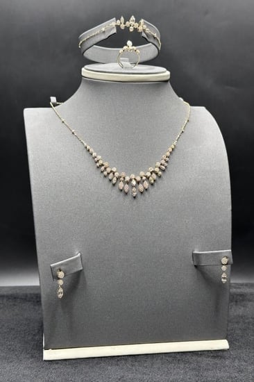 gold set With a sophisticated design