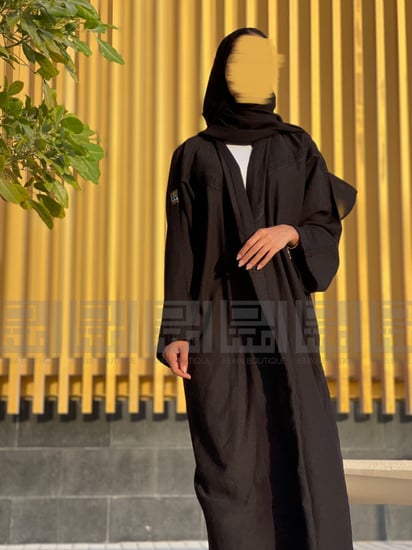 عباية مزينة بالسدو الأسود 1072