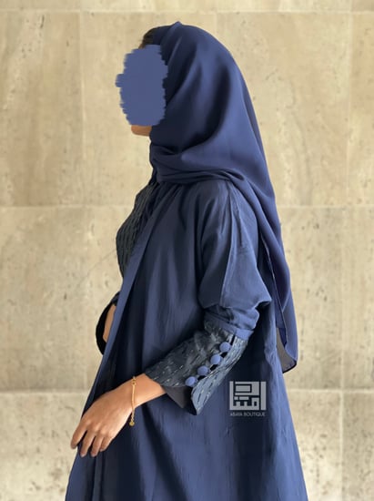 عباية زرقاء بأكمام مميزة 1144