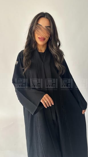 عباية سوداء باردة بأكمام واسعة بخطوط نحاسية- 1129
