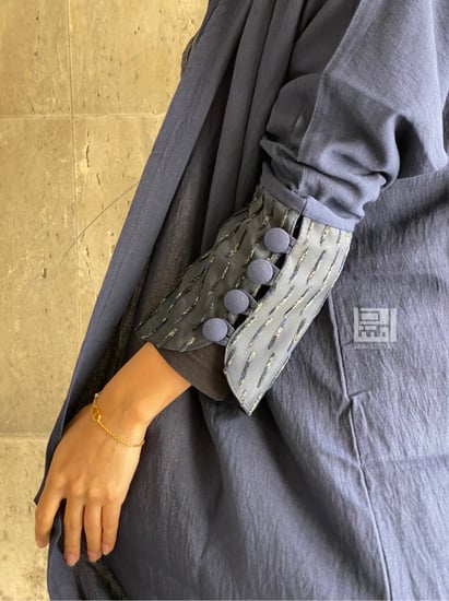 عباية زرقاء بأكمام مميزة 1144