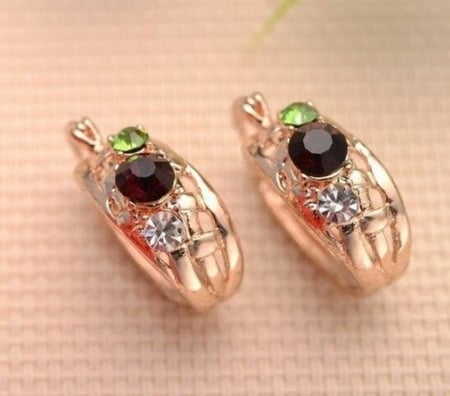 طقم مجوهرات مطلي بالذهب أقراط أذان وتعليقة