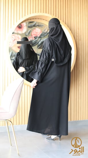 عباية سوداء اكمام مزمومة بالشك - عبايات النور