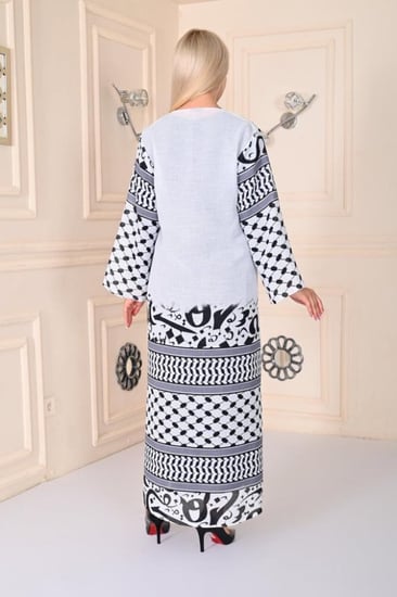 عباية + فستان قطن أسود تفصيل خاص بزخرفات عربية