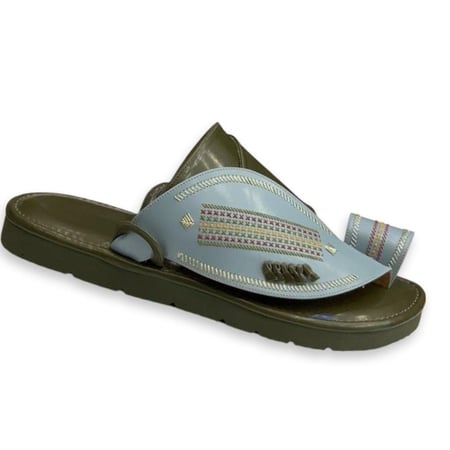 حذاء شرقي نقش يدوي زيتي على سماوي