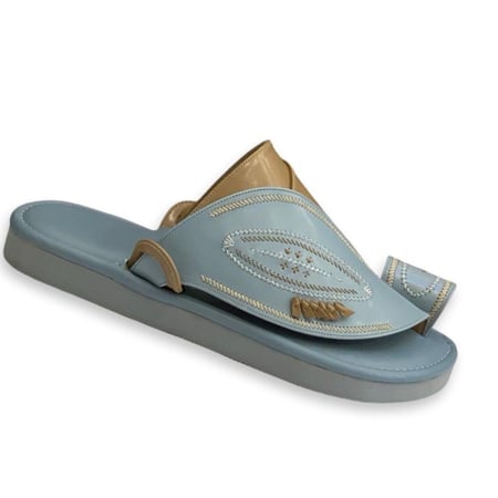 حذاء شرقي نقش يدوي سماوي على بيج