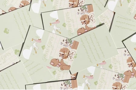 بوكس مواليد بنات +مشط بالأسم