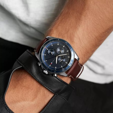 ساعة tommy hilfiger