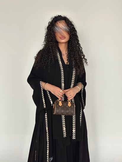 عباية كريب ملكي كلوش مع أربع كسرات