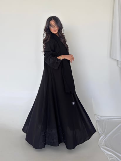 كتان نصف كلوش مطرز أسود