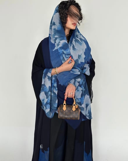 عباية كلوش شيفون بارد مبطن تموج ازرق