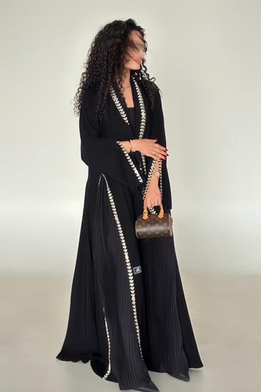 عباية كريب ملكي كلوش مع أربع كسرات