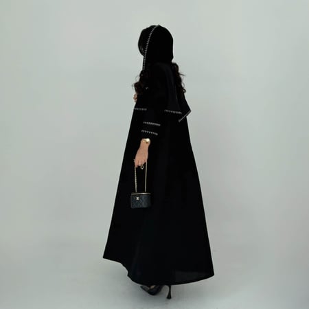 عباية نص كلوش كتان بتطريز مزدوج