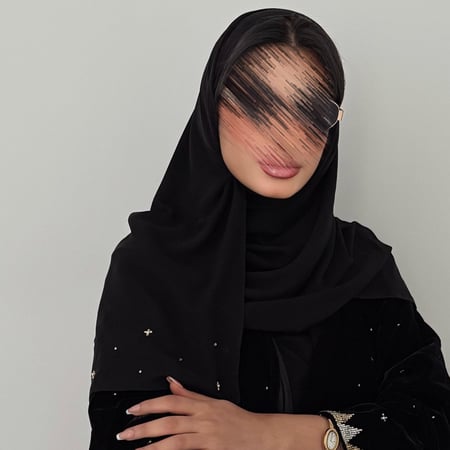 طرحة ليزر أسود مع تطريز شك يدوي