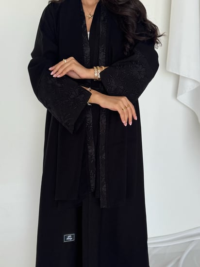 كتان نصف كلوش مطرز أسود