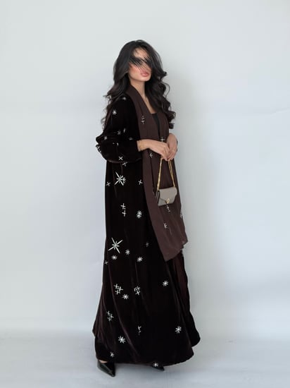 عباية قماش مخمل بني مطرز نجوم فخم