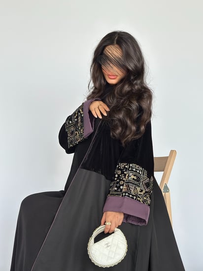 عباية كلوش مخمل مع شانيل لون موف