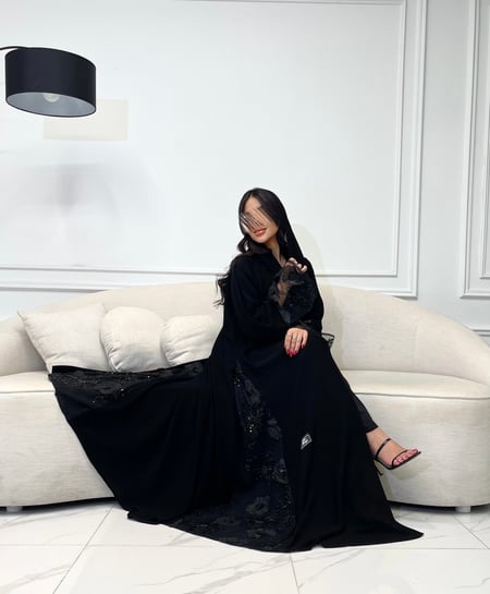 عباية نص كلوش كريب ملكي جوانب مطرز ورود