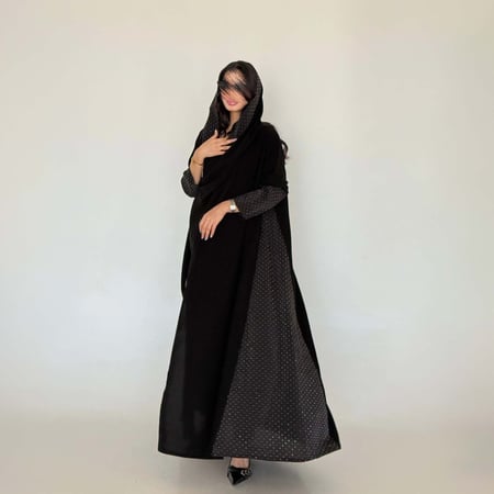 عباية كريب ملكي مع جوانب فصوص