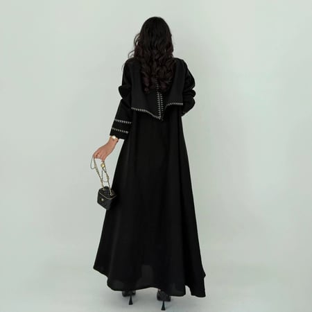 عباية كتان مطرزة أنيقة