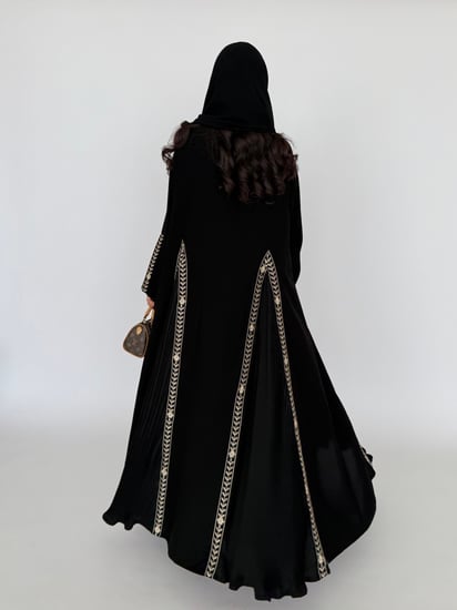 عباية كريب ملكي كلوش مع أربع كسرات