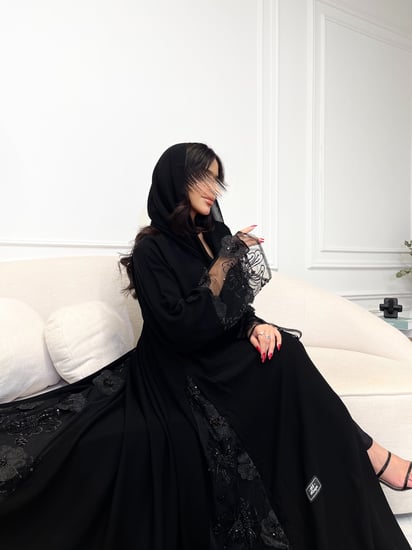 عباية نص كلوش كريب ملكي جوانب مطرز ورود