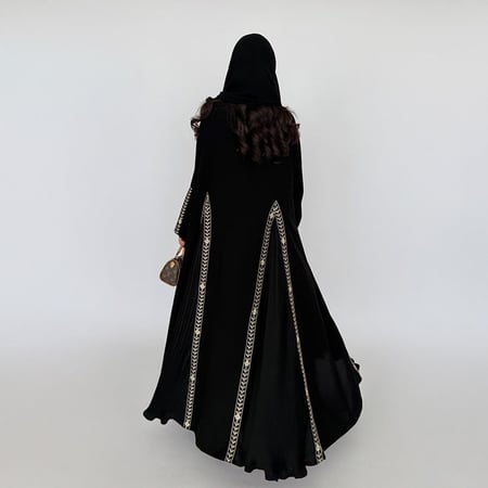 عباية كريب ملكي كلوش مع أربع كسرات