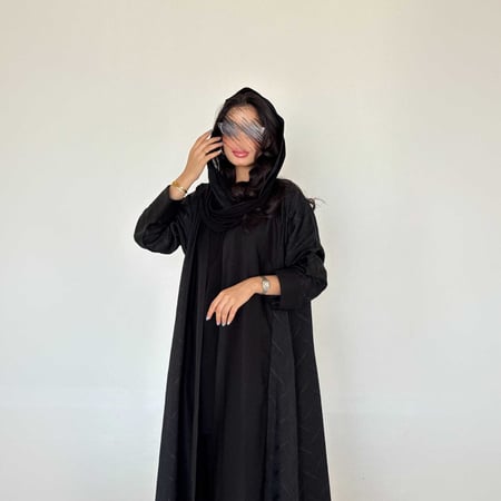 عباية نص كلوش بقماش مشجّر فخم