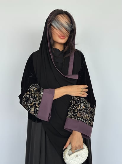 عباية كلوش مخمل مع شانيل لون موف