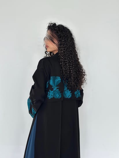 عباية نص كلوش كتان مع تطريز ازرق