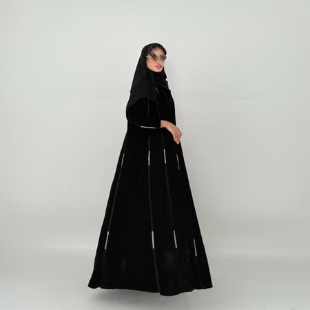 عباية اسود مع تطريز قيطان